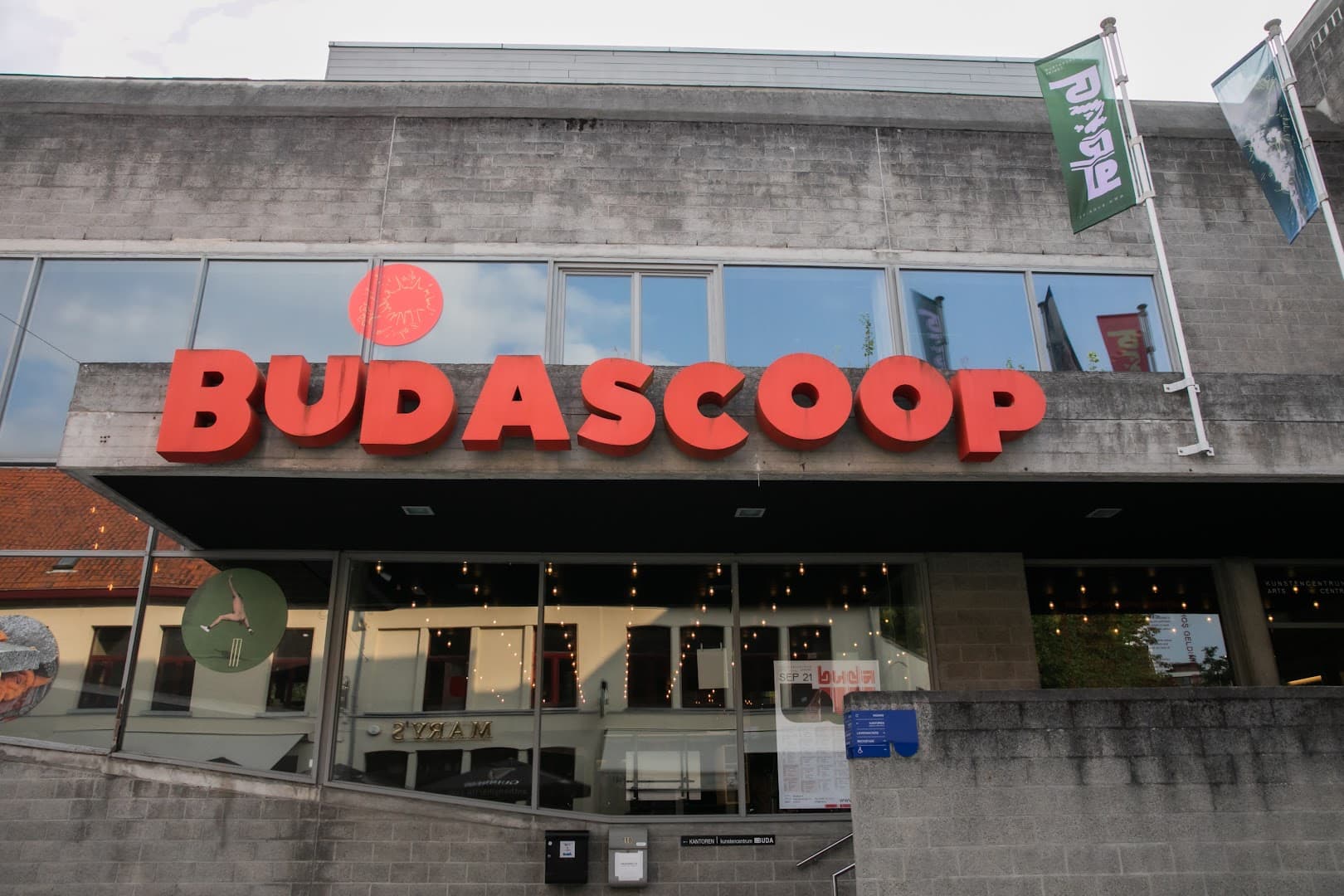 Budascoop Kortrijk backdrop
