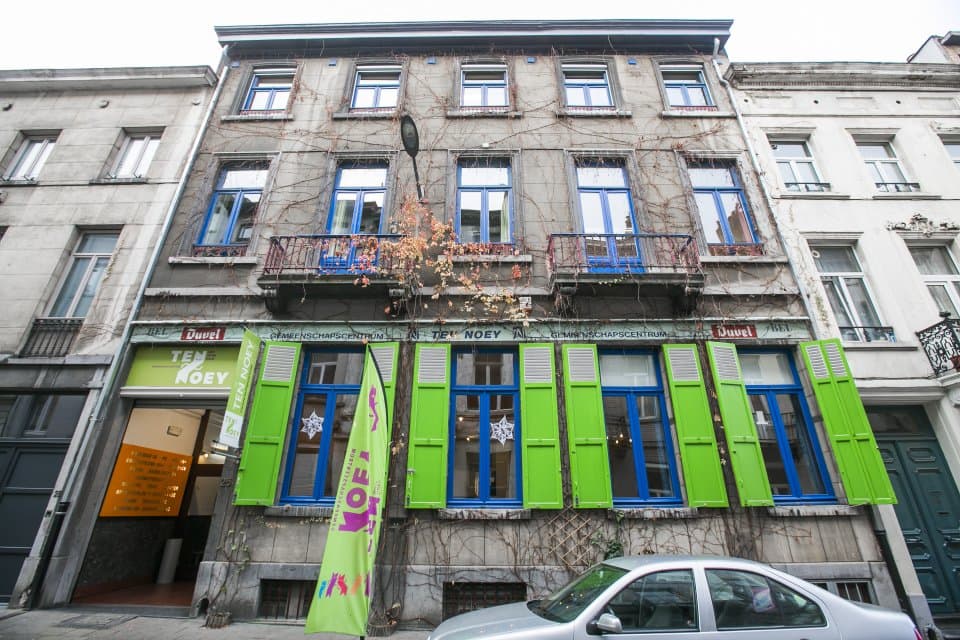 GC Ten Noey backdrop