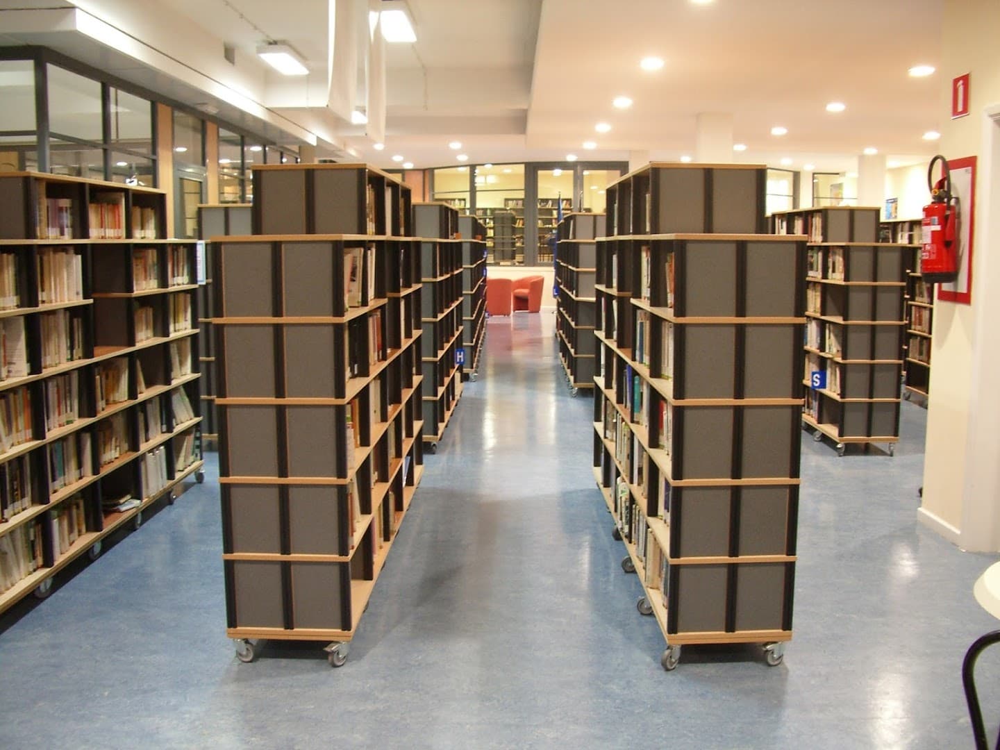 Bibliothèque-Médiathèque d'Uccle, Le Phare backdrop