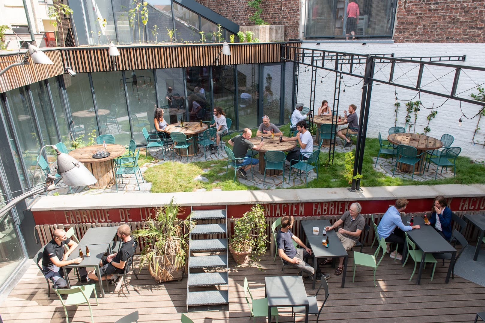 La Tricoterie - Contact Factory backdrop