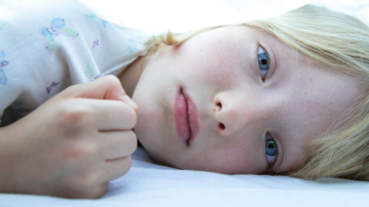 Les Chatouilles backdrop