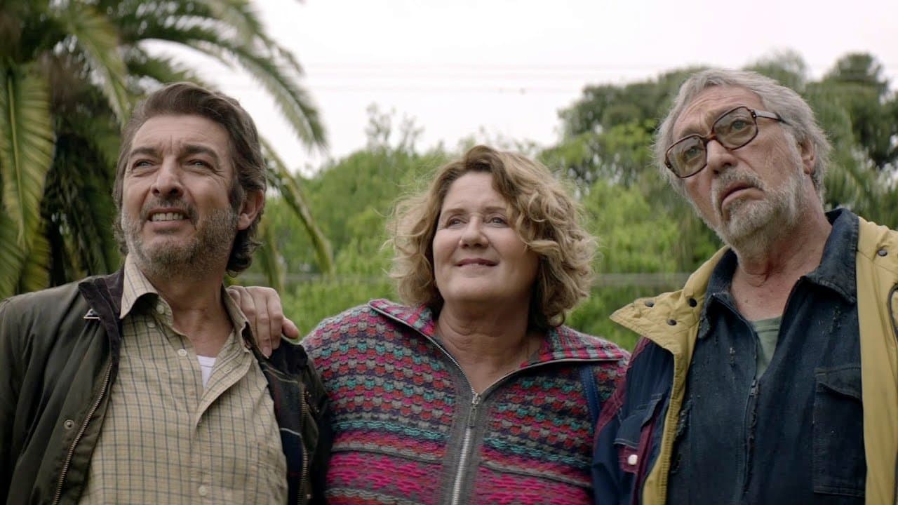 La odisea de los giles backdrop