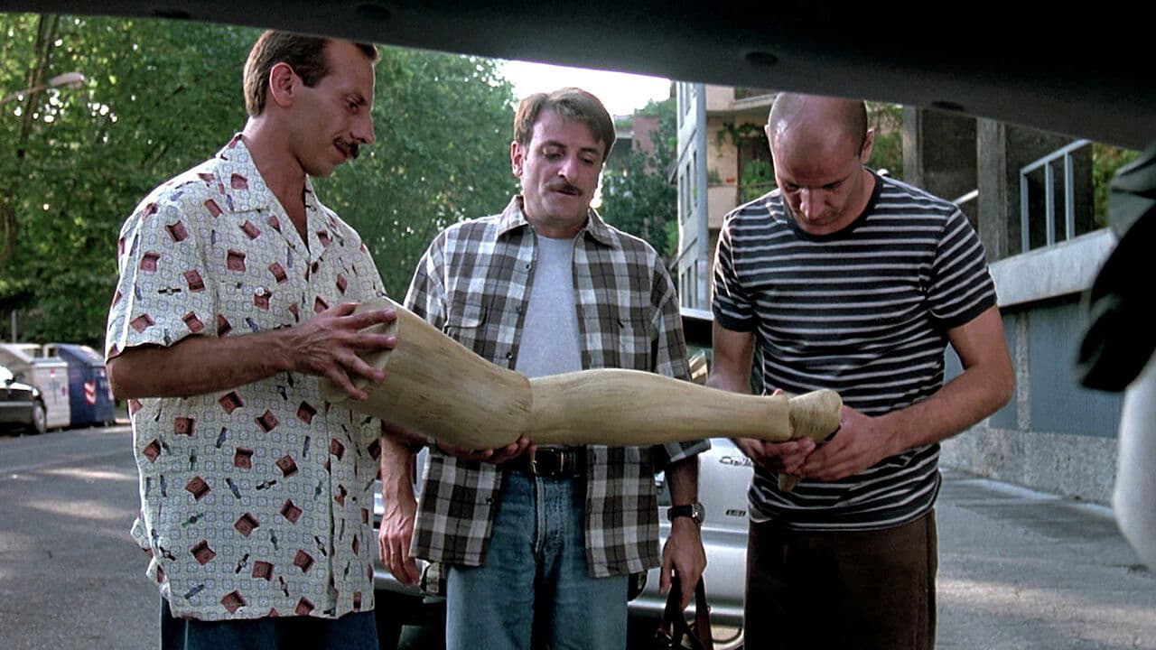 Tre uomini e una gamba backdrop