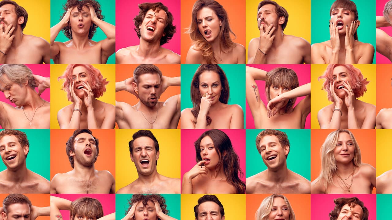 Plus on est de fous backdrop