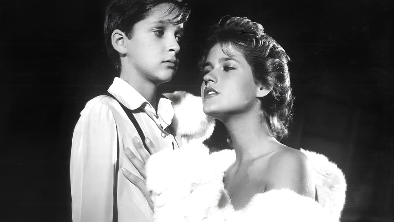 Amor Estranho Amor backdrop