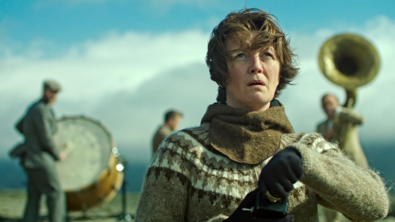 Kona fer í stríð backdrop