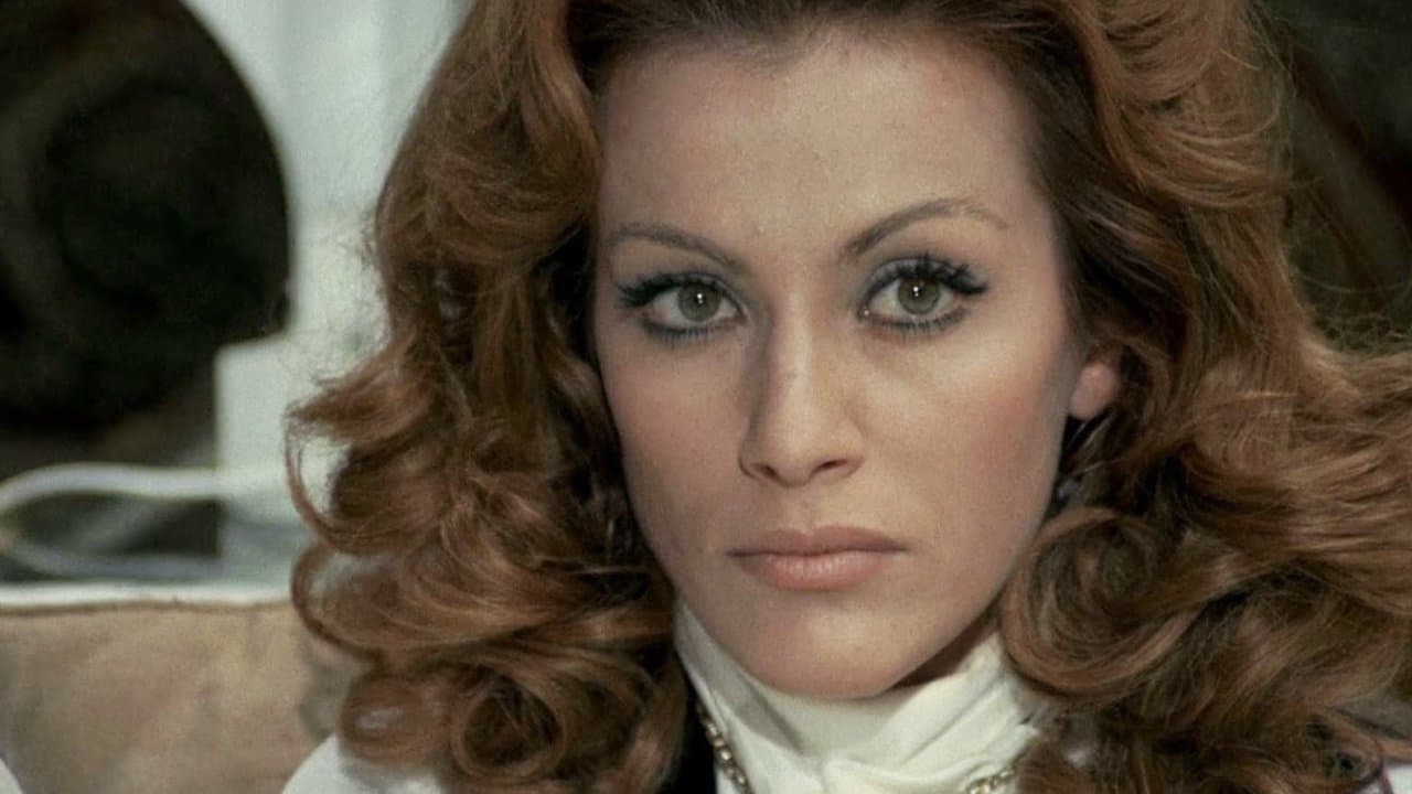 Una lucertola con la pelle di donna backdrop