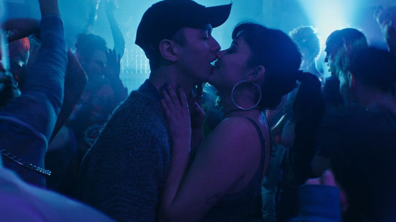 Nino in Paradise backdrop