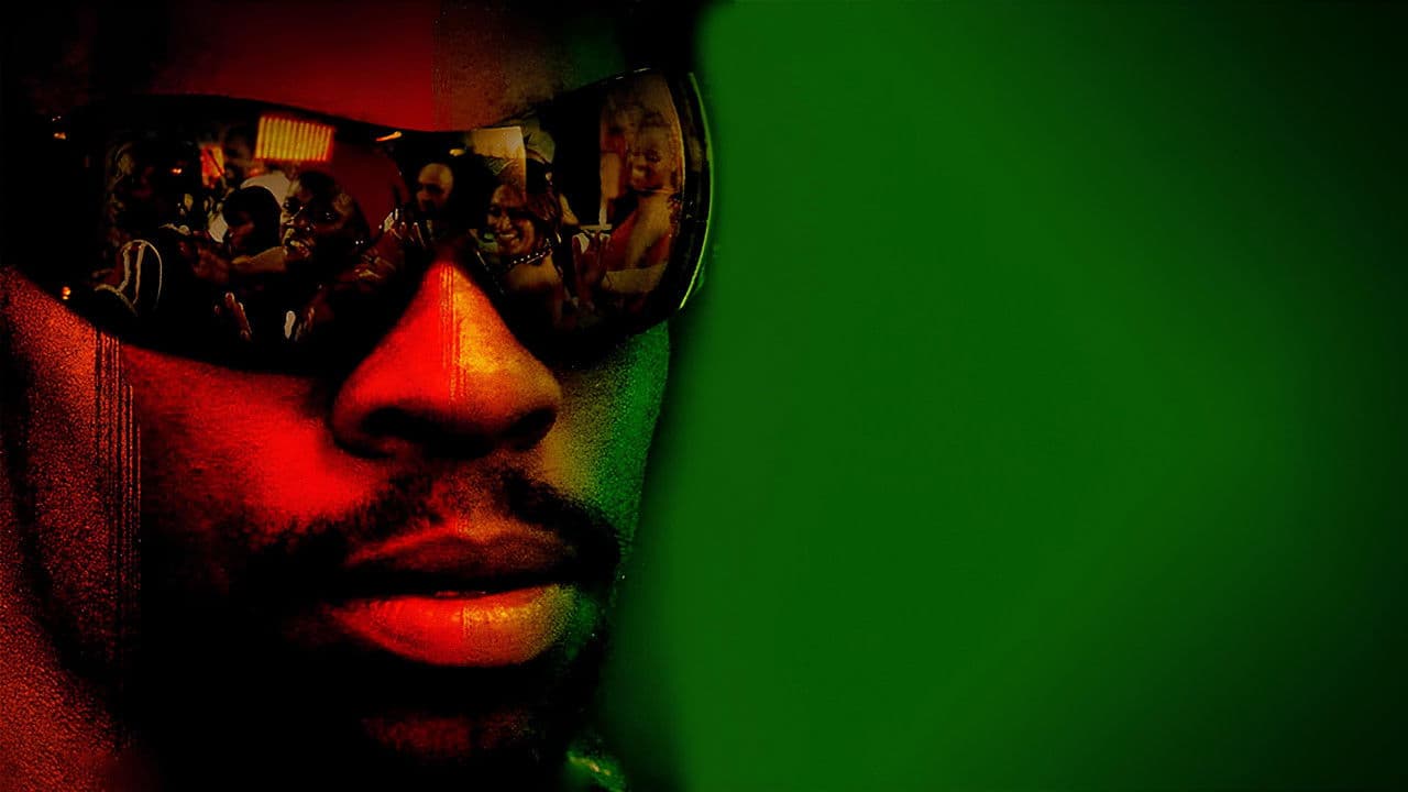 Ó Paí, Ó backdrop