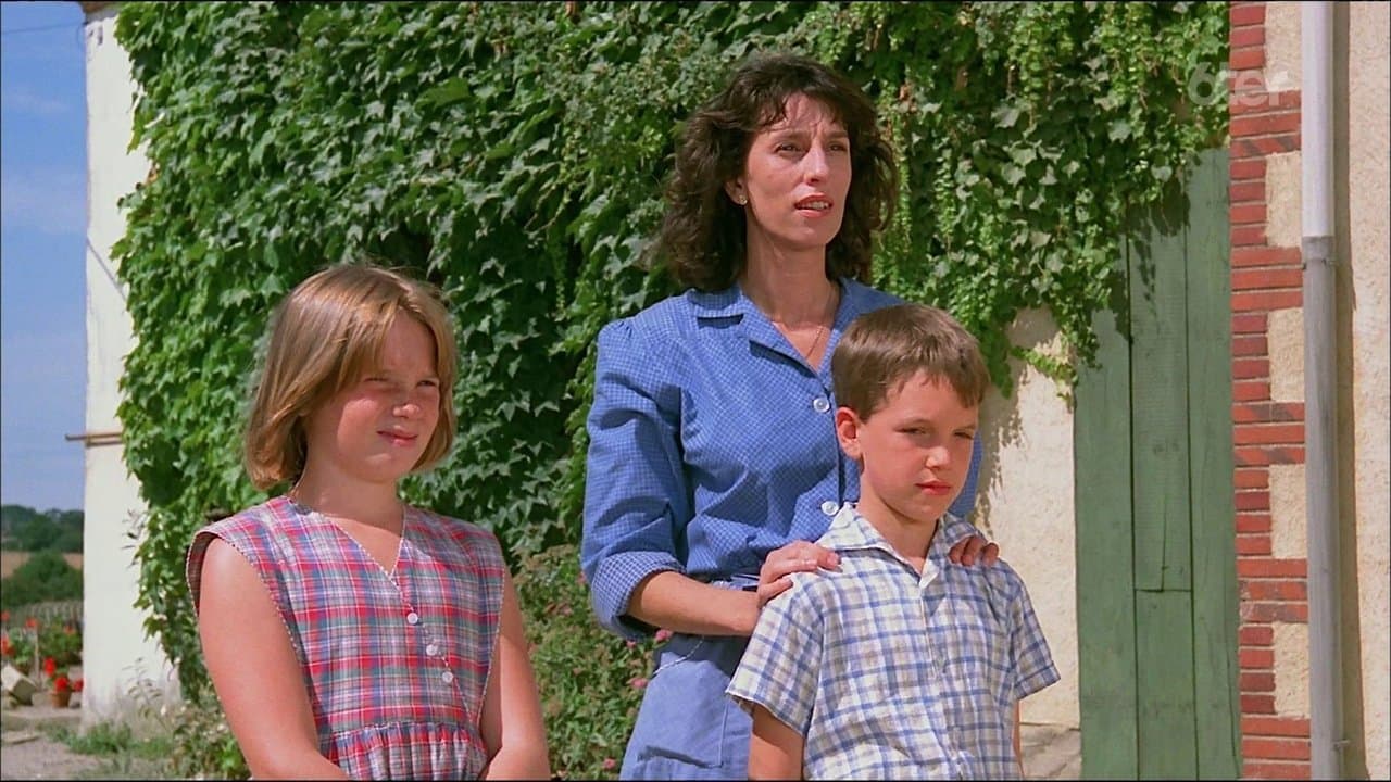 Le Grand Chemin backdrop