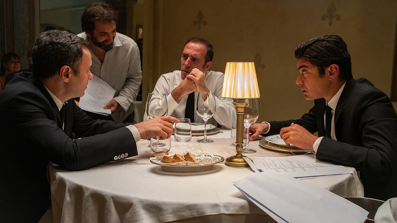 Gli infedeli backdrop