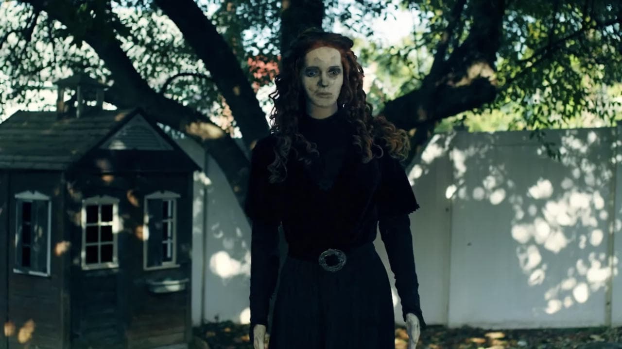 825 Forest Road backdrop