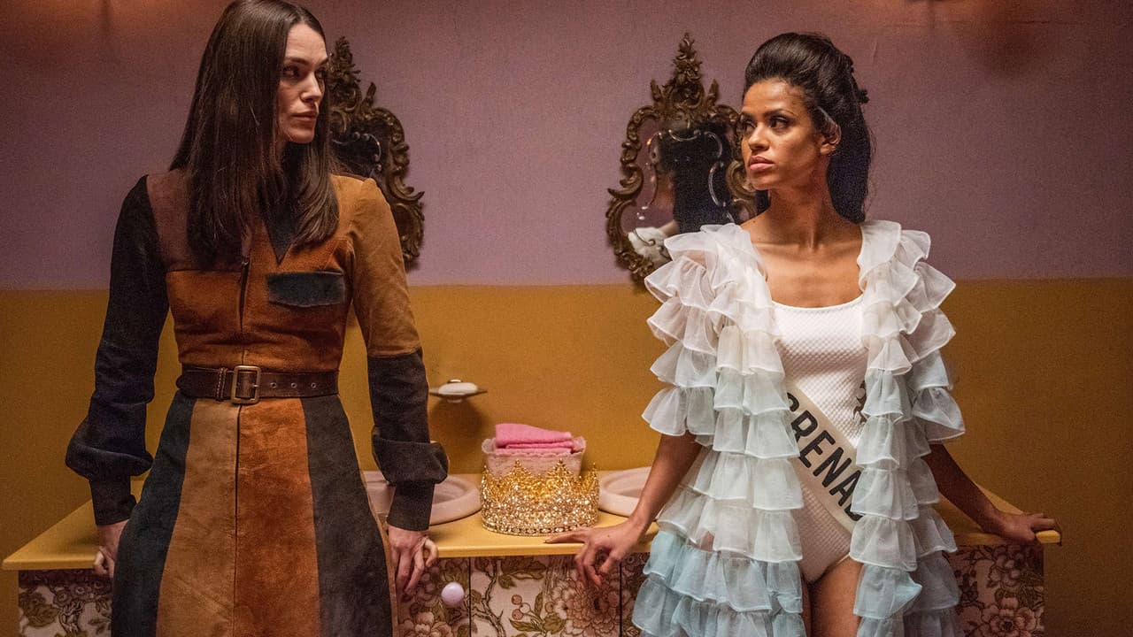 Miss Révolution backdrop