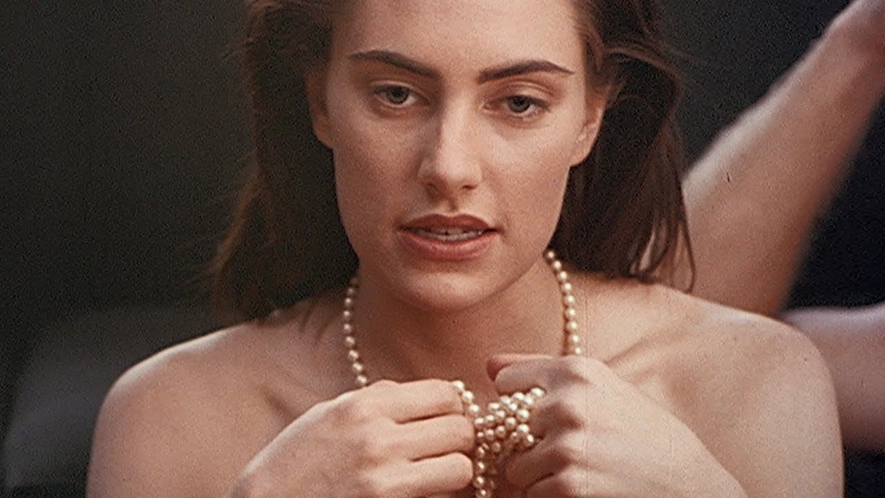 Une épouse trop parfaite trailer thumbnail