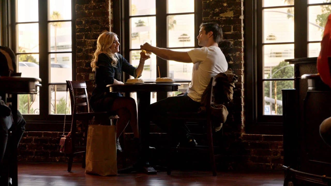 Joyeux baiser de Noël trailer thumbnail