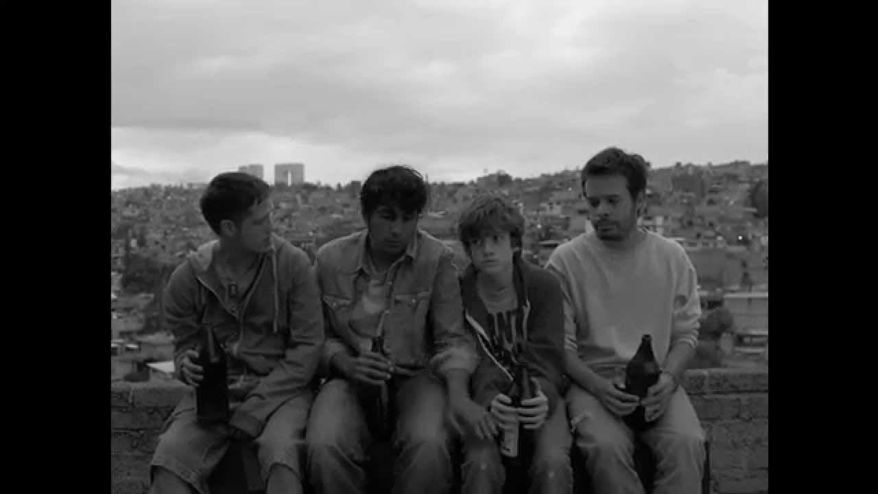 Güeros trailer thumbnail