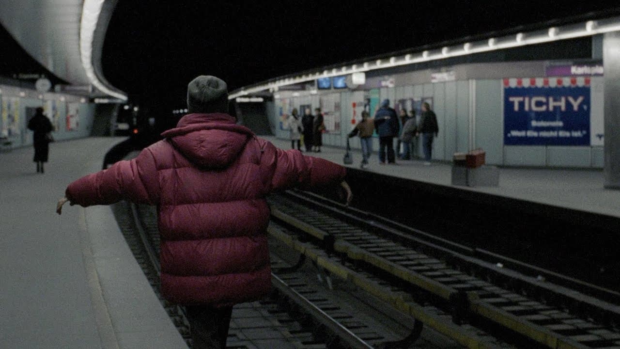 71 fragments d'une chronologie du hasard trailer thumbnail